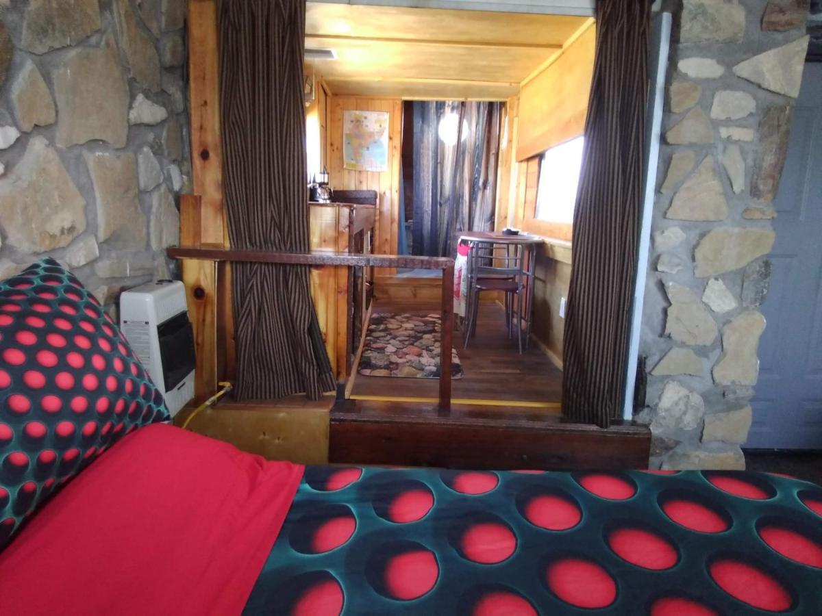 La Loma Del Chivo Llc Stone Cottage Alternative Building Marathon Ngoại thất bức ảnh