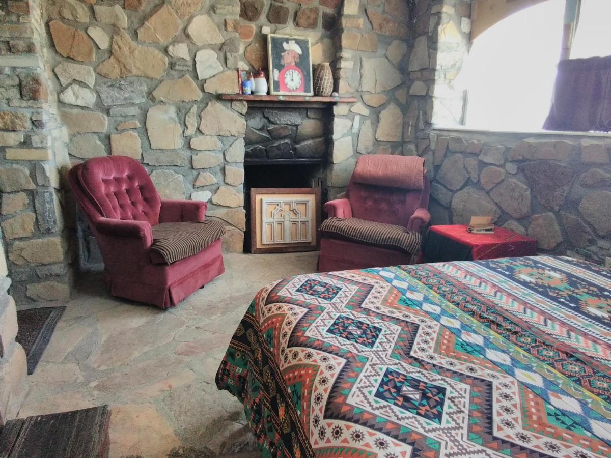 La Loma Del Chivo Llc Stone Cottage Alternative Building Marathon Ngoại thất bức ảnh